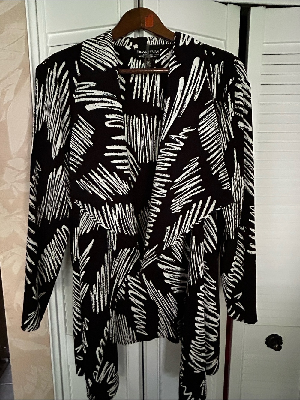 Frank Lyman Design Black and White Draped Jacket